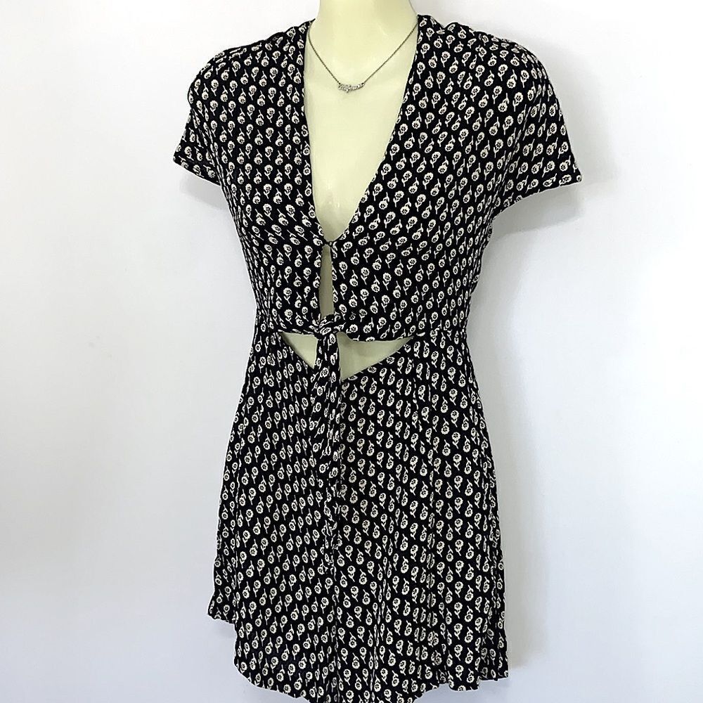 Reformation Romper Black White Viscose NWOT Sz 4 - Picture 5 of 7